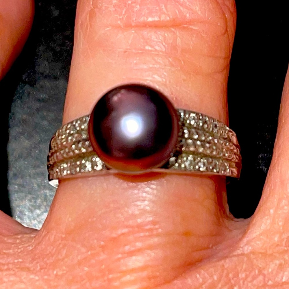 Beautiful PerLuna black pearl in sterling silver marcasite setting.